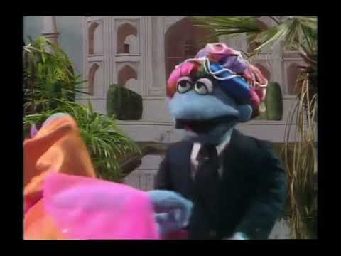 The Muppet Show - 103: Joel Grey - “Pachalafaka” (1976)