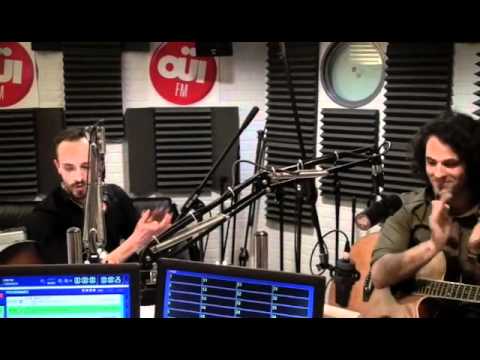 Session acoustique OÜI FM Merzhin - Le train de nuit + Le poinsonneur des Lilas ( reprise).mp4