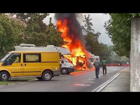 Esplosione Bagno a Ripoli: due camper a fuoco