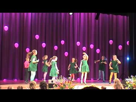 Vokālā studija NOTS Vecāmāte un runcis