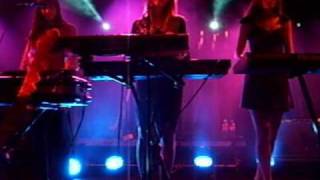 Au Revoir Simone - the lucky one - live in Paris