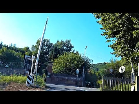 Passaggio a livello ingresso Canelli (AT) # railroad crossing # bahnübergang # 踏み切り