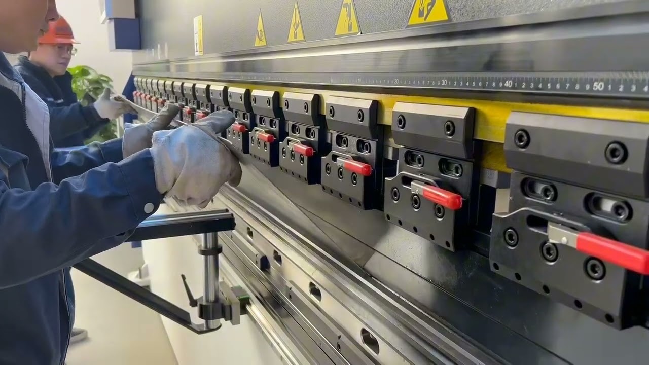 ZWHOPES New design CNC bending machine press brake #bendingmachine 
https://www.zwhopescnc.com/