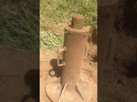 Strange object with metal detector ..... Ne kerkim te thesarit.