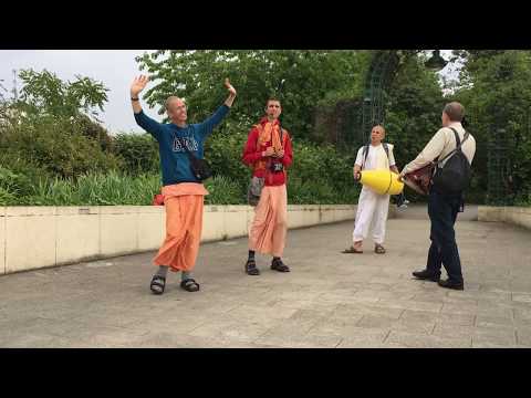 Nitai Caran Prabhu Chants Hare Krishna at the Promenade Plantée in Paris