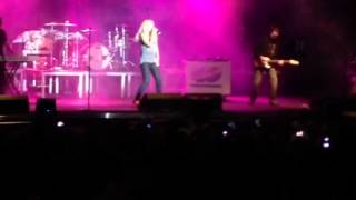Edurne-Pretty Boy (en concierto)