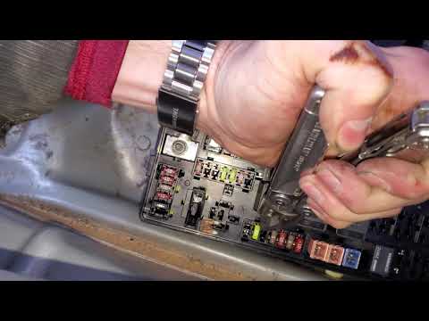 2006 Chrysler 300 Radio Fuses