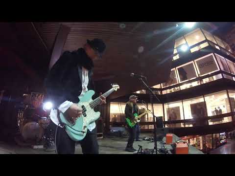 Zed Jones - Zed Jones - Dear Prudence Live (Beatles cover)