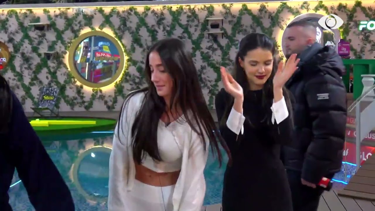 “Si dukat i vogël je…”/ Riki dhe Kelly këndojnë për banorët nën ritmet e kitarës