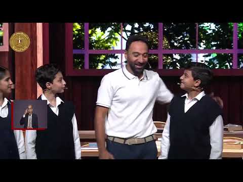 محمد سلام يخطف القلوب بتحية خاصة وتصفيق حاد في احتفالية وطن السلام قدام الرئيس السيسي