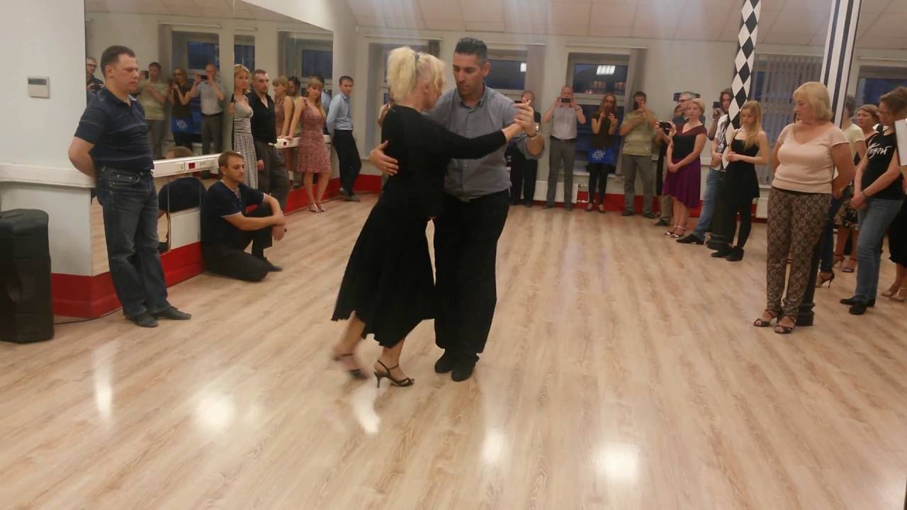 Javier Diaz y Elvira Malishevskaya. Giro con lápiz y ocho atrás.