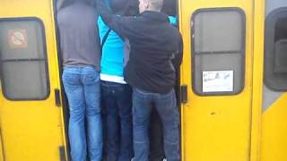 preview picture of video 'Cape Metrorail 07022011 0717am.3gp'
