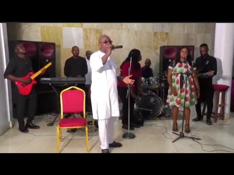 BRO. FELIX NDUKWE ON STAGE || CHEBEM || ONYE UWA OMA LIVE PERFORMANCE