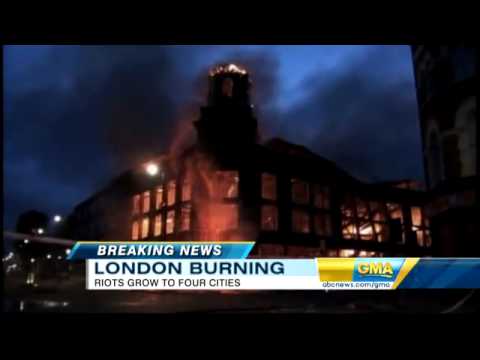 London Riot Video 2011:  City Crumbles Before Residents' Eyes; Violence Spreads Across U.K.
