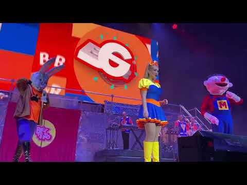 El baño 🚽- Bely y Beto con el conejo malapata 🐰🎶