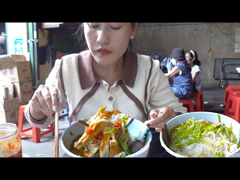 $1.75 For a glass noodle with chicken meat and fried fish patty - Deum Apel Market Street Food