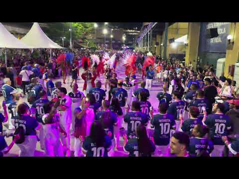 Bateria da União da Ilha no mini desfile para o carnaval 2026