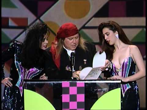 Skid Row Wins Favorite Heavy Metal New Artist - AMA 1990