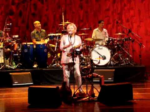 Mart'nália canta  Pout Pourri de Martinho da Vila e "Coração em Desalinho"