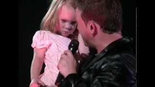 Johnny Reid dancing with his daughter, Ava