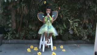 JUJA, TINKER BELL canta nesta rua