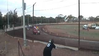 preview picture of video 'Wrens racing 320 sprintcars Moora speedway'