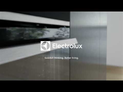 Electrolux Oven - Ultimate Taste 700 Matrix 72L - Door closes itself softly with a gentle push