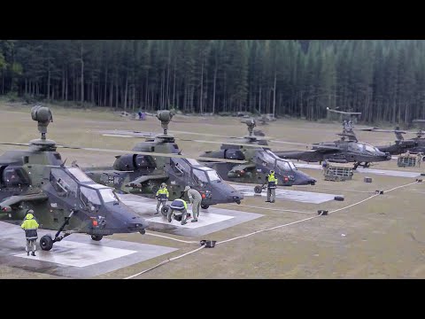 Massenstart amerikanischer Apache- und deutscher Tiger-Kampfhubschrauber