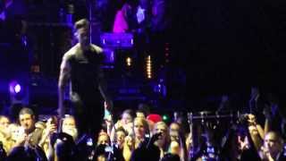 Adam Levine & Maroon 5 performing Daylight in Atlanta [9/16/13]