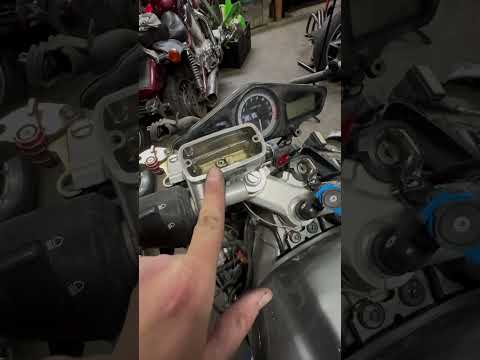 How to bleed your clutch or brakes when they are being stubborn #motorcycle #motorcycles #mechanic