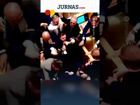 Sidang Parlemen Ricuh, Anggota Saling Baku Hantam