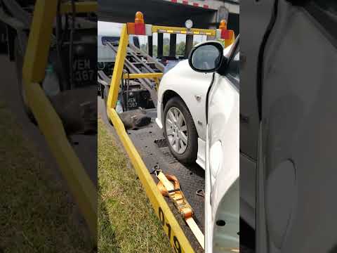 towing my Peugeot 207 car! in the middle of motorway! 🇲🇾😥