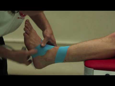 Sprunggelenk mit kinesiologischem Tape