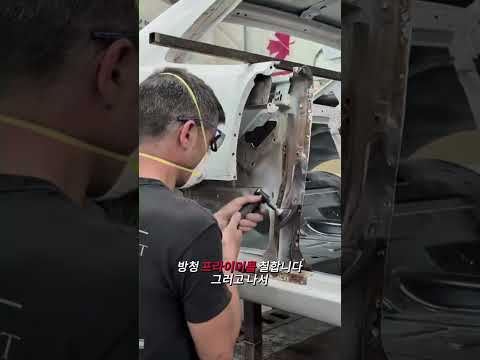 정확성은 한 번의 망치질마다 담겨 있습니다 출처  @bespokecarrestoration #정비 #차체수리