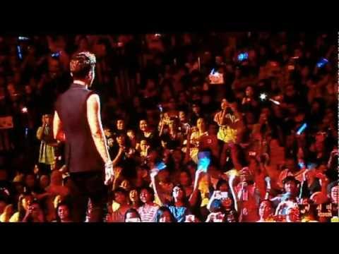 130309 Eru and Hyorin (Sistar) singing Kemesraan on Music Bank Jakarta