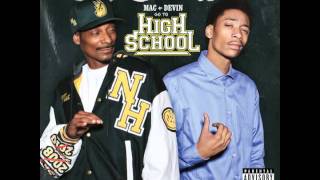Smokin On (feat. Juicy J) - Snoop Dogg &amp; Wiz Khalifa - Mac and Devin Go to High School