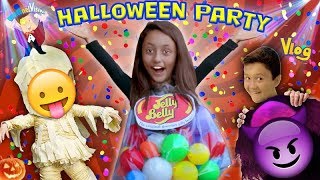 SCARIEST KIDS HALLOWEEN PARTY EVER w/ Costume Contest! FUNnel Vision Gets Spooky (2016 Holiday Vlog)