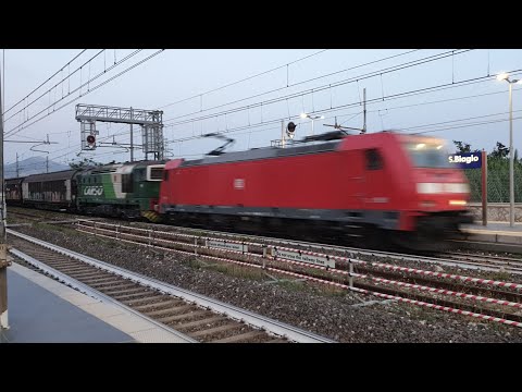 Treno merci DB Cargo con e483 e de520 in transito a Monte San Biagio Terracina Mare