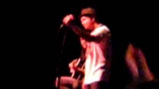 Michael Johns Performs &#39;Fool&#39;s Gold&#39;