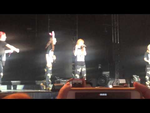 [Fancam]140823 2NE1 AON Live In Bangkok - Talk + Say "I Love You" in thai