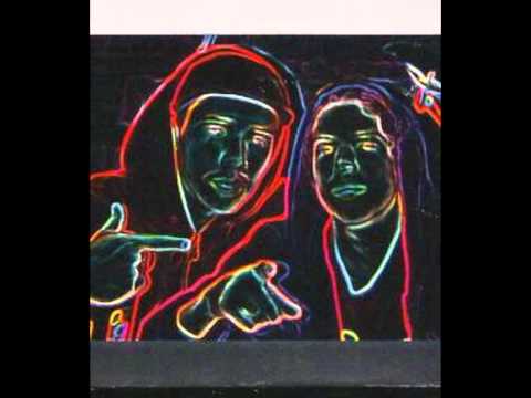 Dena Hena & Tono Slono - En Mä Sitä Pelkää