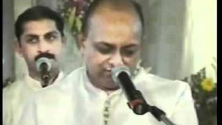 हे गोपाल राधा कृष्ण गोविंद गोविंद कृष्ण गोविंद गोविंद