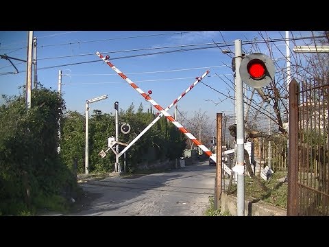 Spoorwegovergang Somma Vesuviana (I) // Railroad crossing // Passaggio a livello