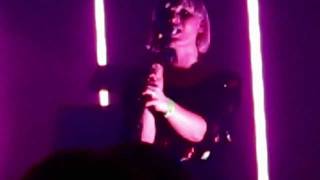 The Raveonettes - Forget That You&#39;re Young - Live