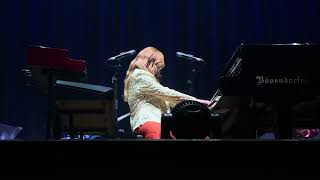 Tori Amos - Lovesong (The Cure cover) &amp; Horses (Live @ Laeiszhalle, Hamburg, May 16, 2026)