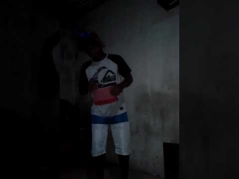 Dançando música de mc BETINHO & JO RC