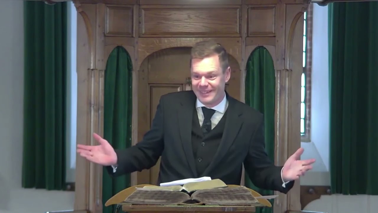 Ik kijk even naar mijn vrouw. Vertel ik het zo goed? Nee? Nou u zult het er maar mee moeten doen.