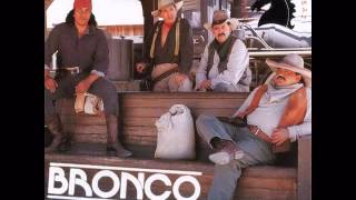 Bronco el Gigante de América- Un beso