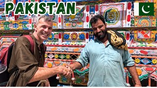 WHY ARE PAKISTANI PEOPLE SO FRIENDLY? Cold Desert, Warm People!