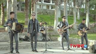 El Pariente Lyrics English Translation